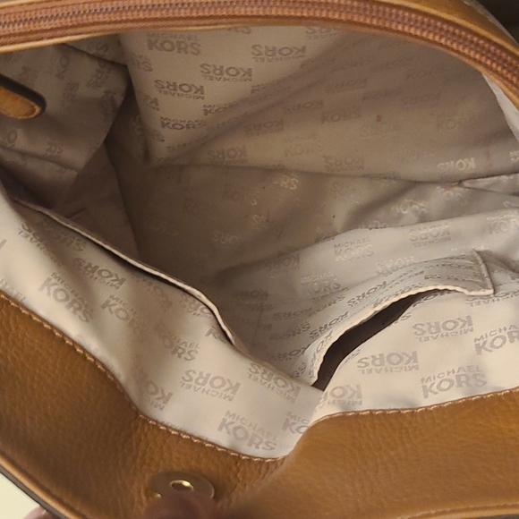 Authentic Michael Kors pebbled Leather Large Satchel - Picture 8 of 12